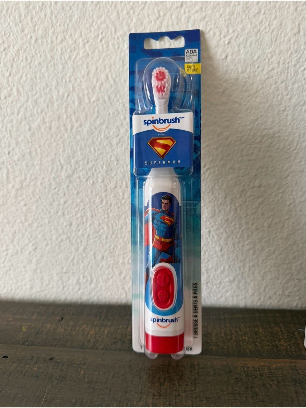 SPINBRUSH Kids Toothbrush Superman Battery Operated Blue Red 4 Pack - Picture 3 of 4